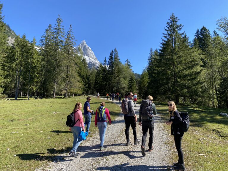 Baustellenausflug, Wandertag und Bürofeier!