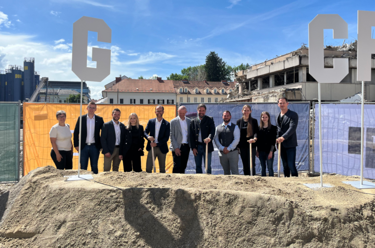 v.l.n.r.: GCP-Baustellenteam – Ing. Judith Krainbucher, Alexander Maurer, Christoph Tscharf BSc, Lejla Hamzic, DI (FH) Manfred Grangl, DI Klaus Grill, DI Philipp Jereb MSc, Marco Ott, DI Marion Gabernig, DI Katharina Spreitzhofer, DI Marco Absenger | © Thomas Lorenz ZT GmbH